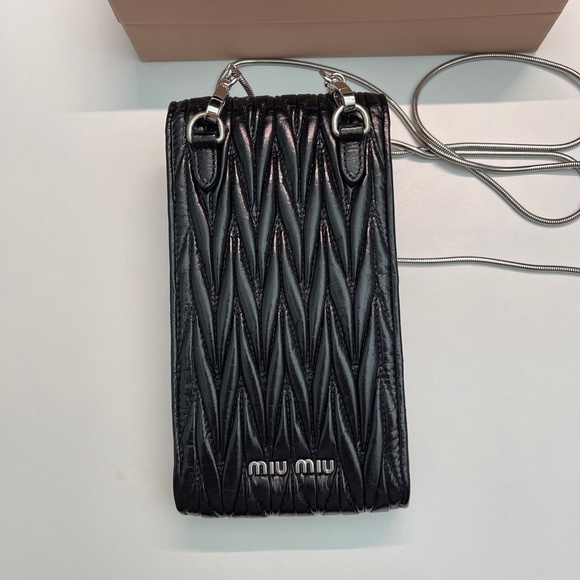 MIU MIU black Matelasse Pattina leather crossbody shoulder phone bag w/box - Picture 3 of 12